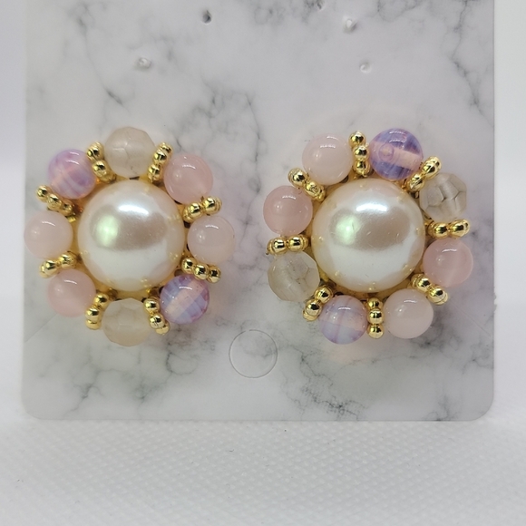 Elegant Fuax Pearl and Pink Beaded flower Earrings vintage style - Picture 9 of 17